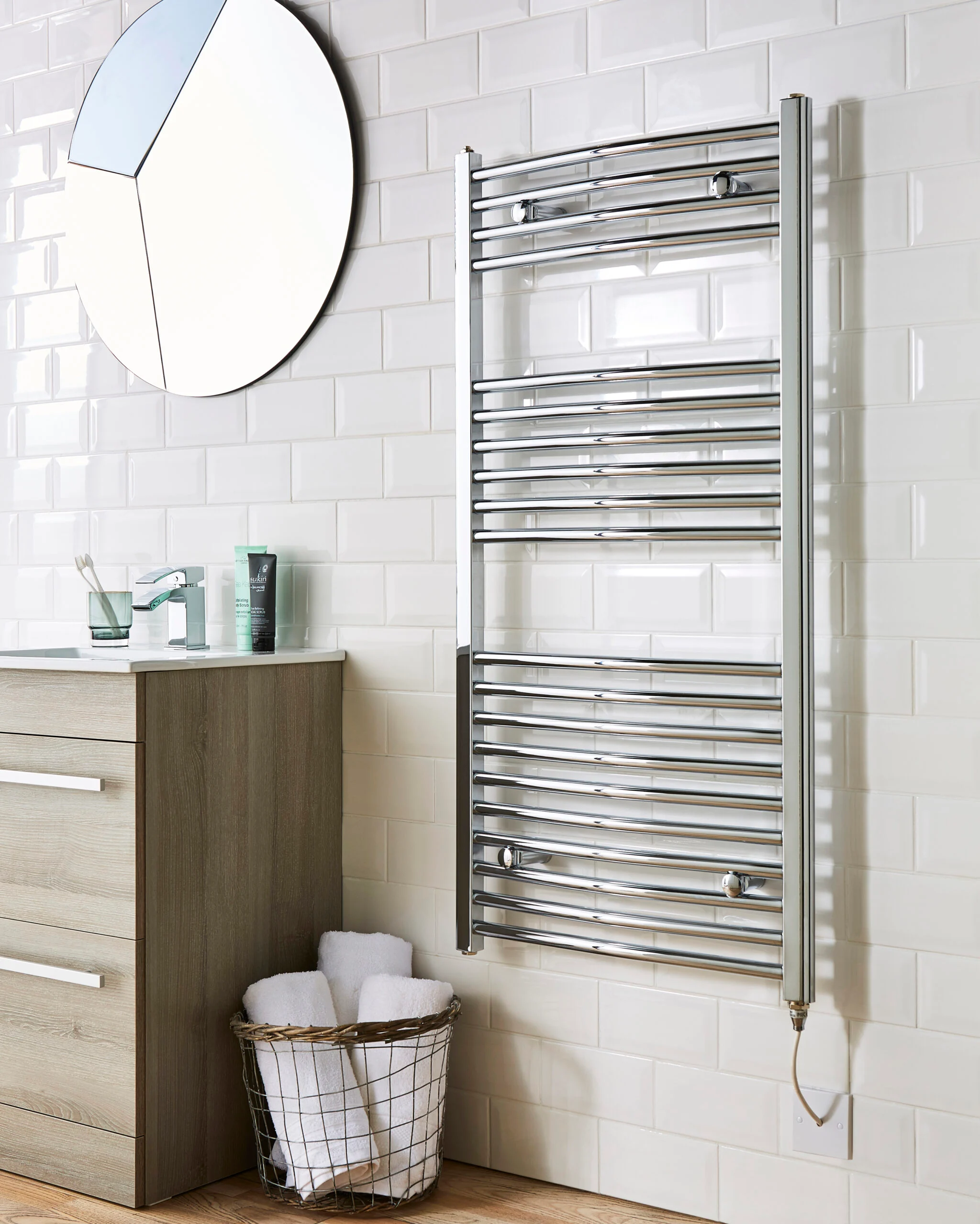 Electric-Curved-Towel-Rail-500x1200mm-chrome-3-scaled Electric Straight Towel Rail 500 x 1000mm 200W - Image 1